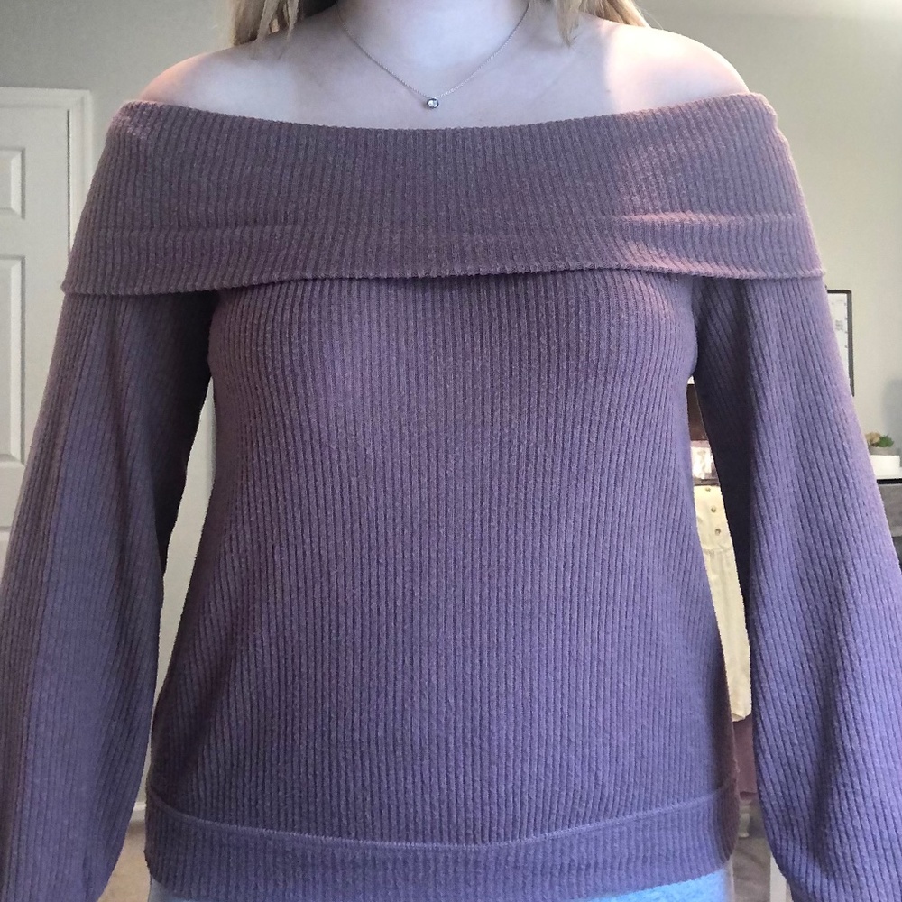 Off the shoulder long sleeve top